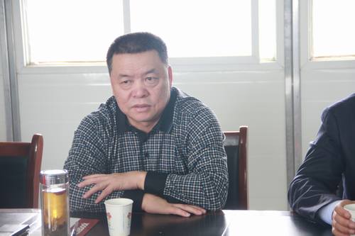 陜煤集團(tuán)總經(jīng)理助理、建設(shè)集團(tuán)聯(lián)合黨委書記、董事長寧興剛節(jié)日期間深入銅煤公司施工生產(chǎn)一線視察慰問