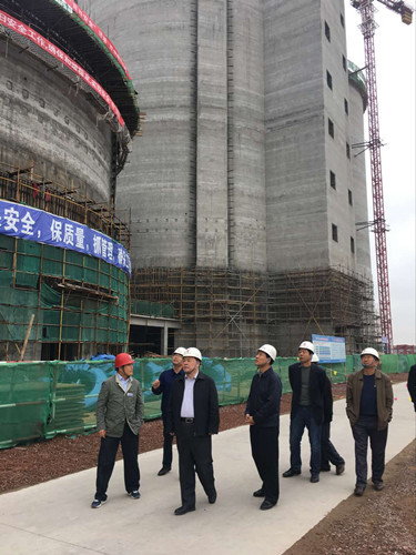 陜煤集團總經(jīng)理助理、建設(shè)集團聯(lián)合黨委書記、董事長寧興剛一行中秋節(jié)深入天工公司土建第二項目部走訪慰問