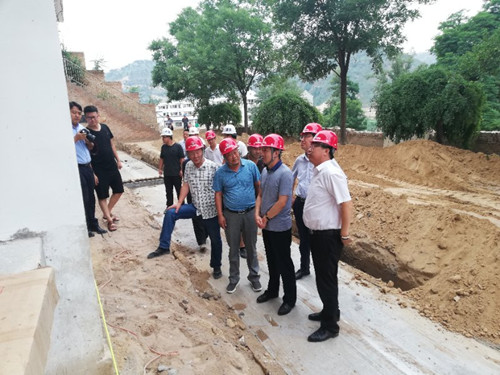 陜煤集團總經(jīng)理助理、榆林合力產(chǎn)業(yè)扶貧公司董事長范京道蒞臨陜煤建設(shè)天工公司清澗紅棗深加工項目視察指導(dǎo)工作