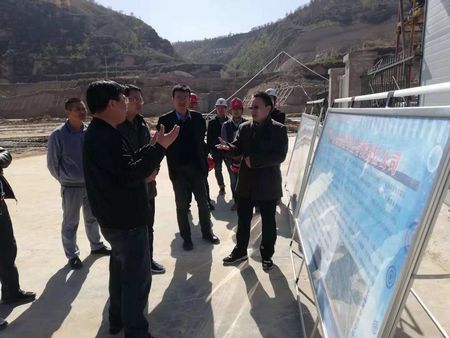 揚(yáng)州市對(duì)口幫扶榆林市工作組組長(zhǎng)、榆林市政府副秘書長(zhǎng)孫景亮一行蒞臨陜煤建設(shè)天工公司承建的清澗北國(guó)棗業(yè)紅棗深加工項(xiàng)目考察指導(dǎo)工作