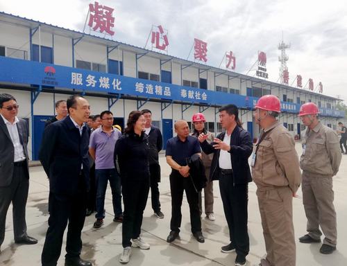 靖邊縣縣長賀湘如一行蒞臨陜煤建設銅煤公司金地華府項目檢查指導工作