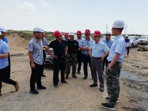 陜西鐵路物流集團有限公司黨委書記、執(zhí)行董事、總經理趙國智一行蒞臨靖神鐵路項目施工現(xiàn)場檢查指導工作