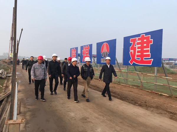 渭南市常務副市長楊武民、開沃新能源汽車集團副董事長丁星勝一行現(xiàn)場推進渭南南京金龍項目建設