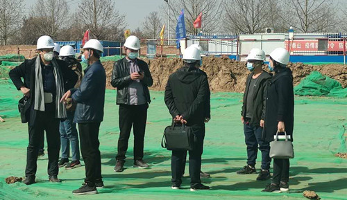 中央儲備糧西安直屬庫有限公司西安分公司處長陳紅蒞臨天工公司承建的中儲糧項目部檢查指導(dǎo)工作