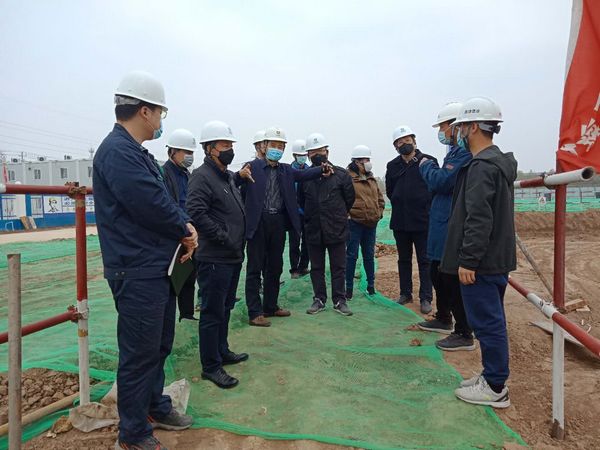 中央儲備糧新建項目領(lǐng)導(dǎo)小組組長、指揮部指揮長、副總經(jīng)理王錄印蒞臨天工公司中儲糧項目檢查指導(dǎo)工作