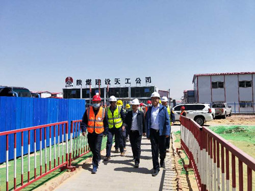 榆林化學(xué)公司董事長宋世杰蒞臨天工公司1、2#宿舍檢查指導(dǎo)工作