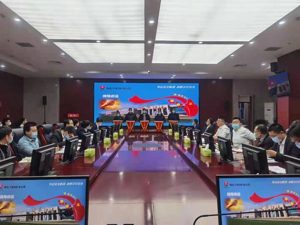 陜煤建設(shè)礦建二公司小保當(dāng)?shù)谌?xiàng)目部榮獲榆北小保當(dāng)“先進(jìn)項(xiàng)目部”一等獎(jiǎng)