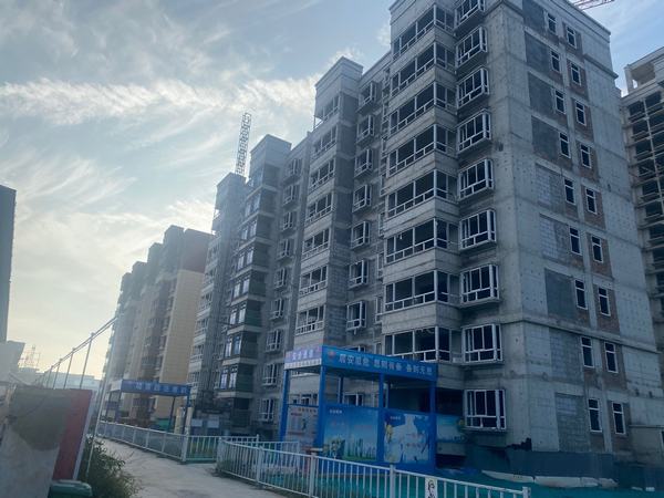 陜煤建設(shè)銅煤公司承建的白水縣萬榮錦園小區(qū)2#、3#樓獲評“市級文明工地”稱號