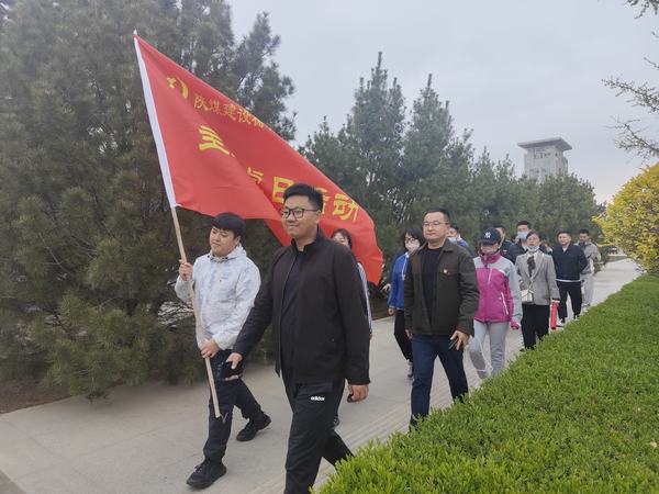 陜煤建設(shè)榆林公司開(kāi)展“徒步健身強(qiáng)體魄 不忘初心跟黨走”主題黨日活動(dòng)