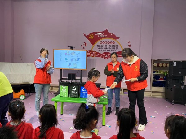 陜煤建設機電安裝公司垃圾分類進校園爭做環(huán)?！靶∵_人”