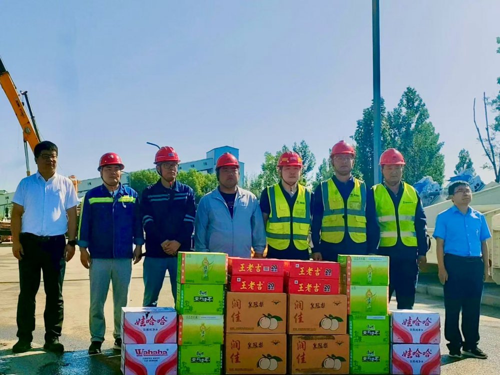 小保當?shù)V業(yè)有限公司總經理薛曉強深入陜煤建設機電安裝公司施工現(xiàn)場慰問考察